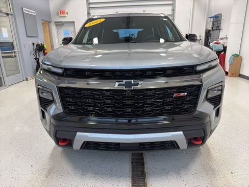 Used 2025 Chevrolet Traverse Z71 image 4