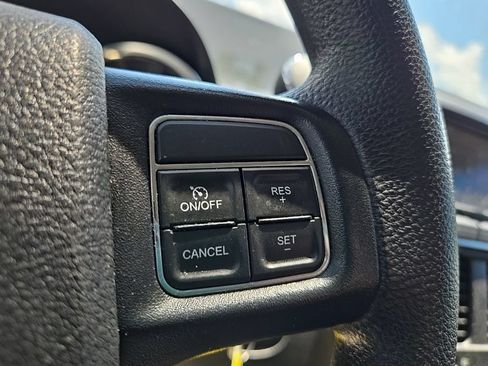 Used 2019 Dodge Grand Caravan SE FWD image 18