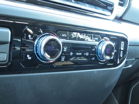 New 2026 GMC Sierra 1500 SLE image 23