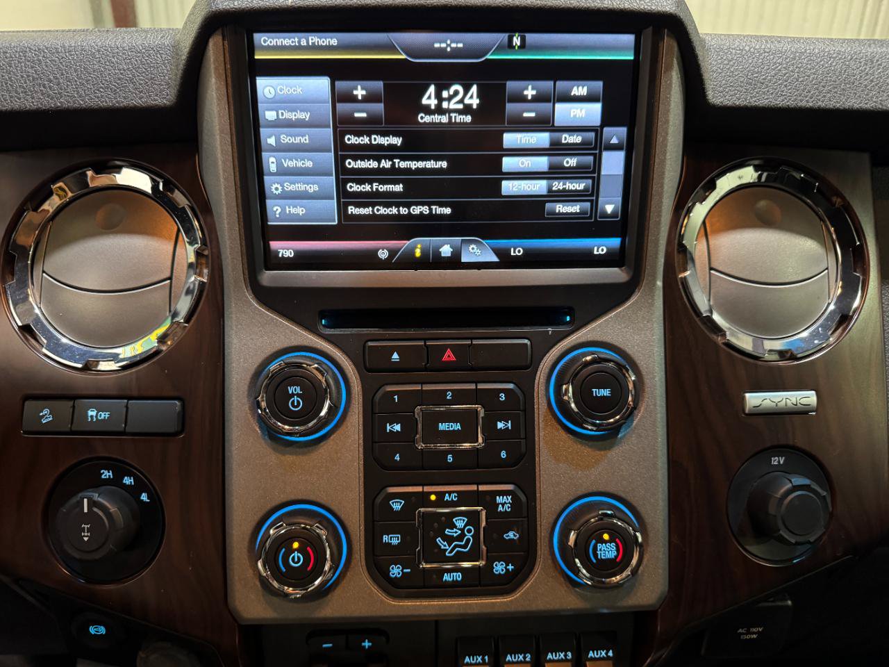 Used 2016 Ford F250 Lariat w/ Lariat Interior Package AWD/4WD image 13