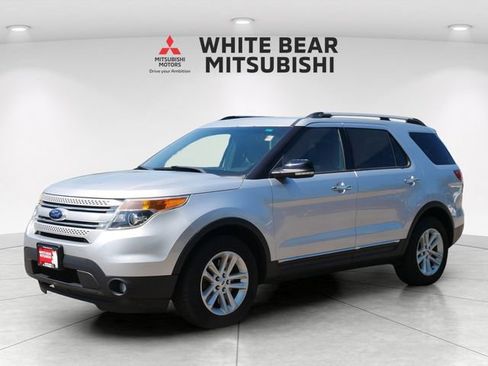 Used 2014 Ford Explorer XLT w/ Equipment Group 202A AWD/4WD image 2