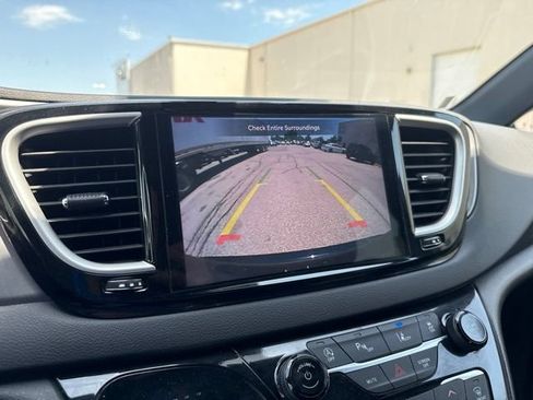 Used 2025 Chrysler Pacifica Select FWD image 22