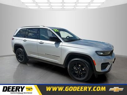 Used 2025 Jeep Grand Cherokee Altitude