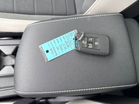 New 2026 Volkswagen Taos SE AWD/4WD image 22