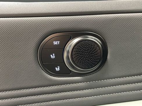 New 2025 Hyundai Elantra Limited image 28