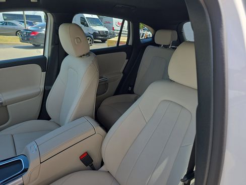 New 2025 Mercedes-Benz GLA 250 image 37