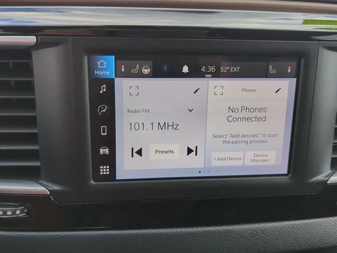 Used 2023 Chrysler Voyager LX FWD image 25