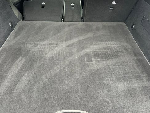 Used 2025 Mercedes-Benz GLC 300 4MATIC image 32