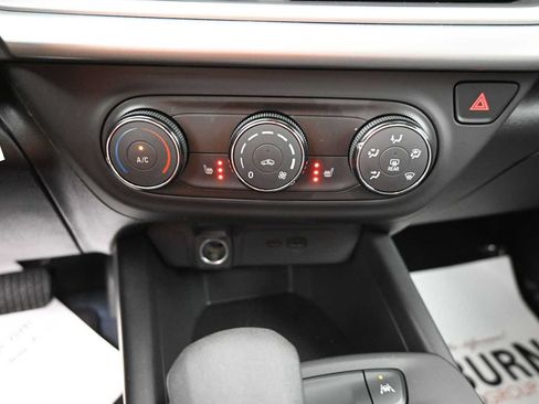 Used 2024 Chevrolet Trax LS w/ LS Convenience Package FWD image 9