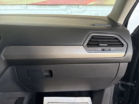 Used 2020 Volkswagen Tiguan SE FWD image 15