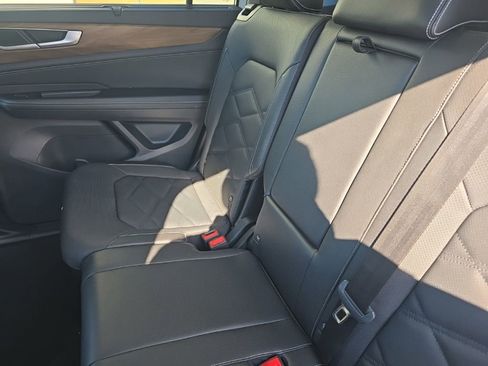 Used 2025 Volkswagen Atlas SE image 17