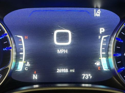 Used 2024 Chrysler Pacifica Touring-L FWD image 19