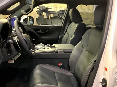 New 2026 Lexus LX 700h Luxury image 9