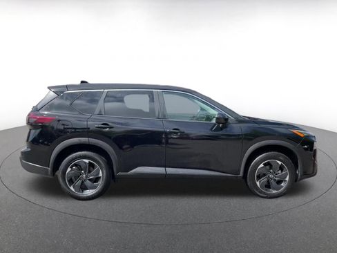 Used 2025 Nissan Rogue SV FWD image 16