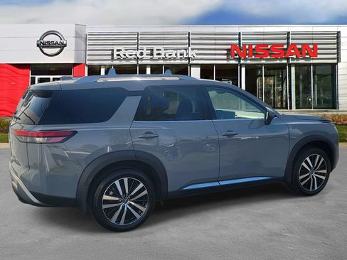 Used 2024 Nissan Pathfinder Platinum AWD/4WD image 6