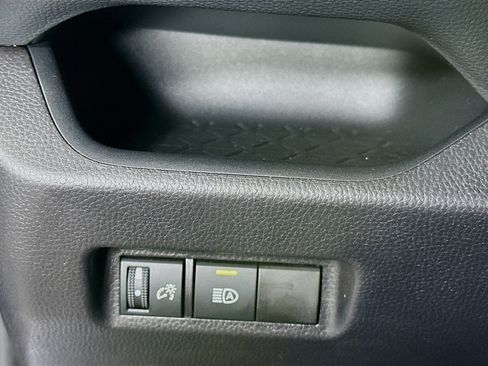 Used 2025 Toyota RAV4 XLE FWD image 17