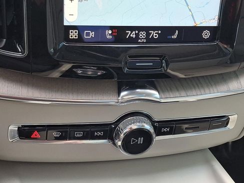 Certified 2023 Volvo XC60 T8 Ultimate w/ Protection Package Premier image 16