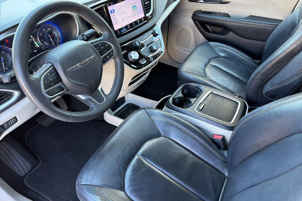 Used 2022 Chrysler Pacifica Touring-L FWD image 14