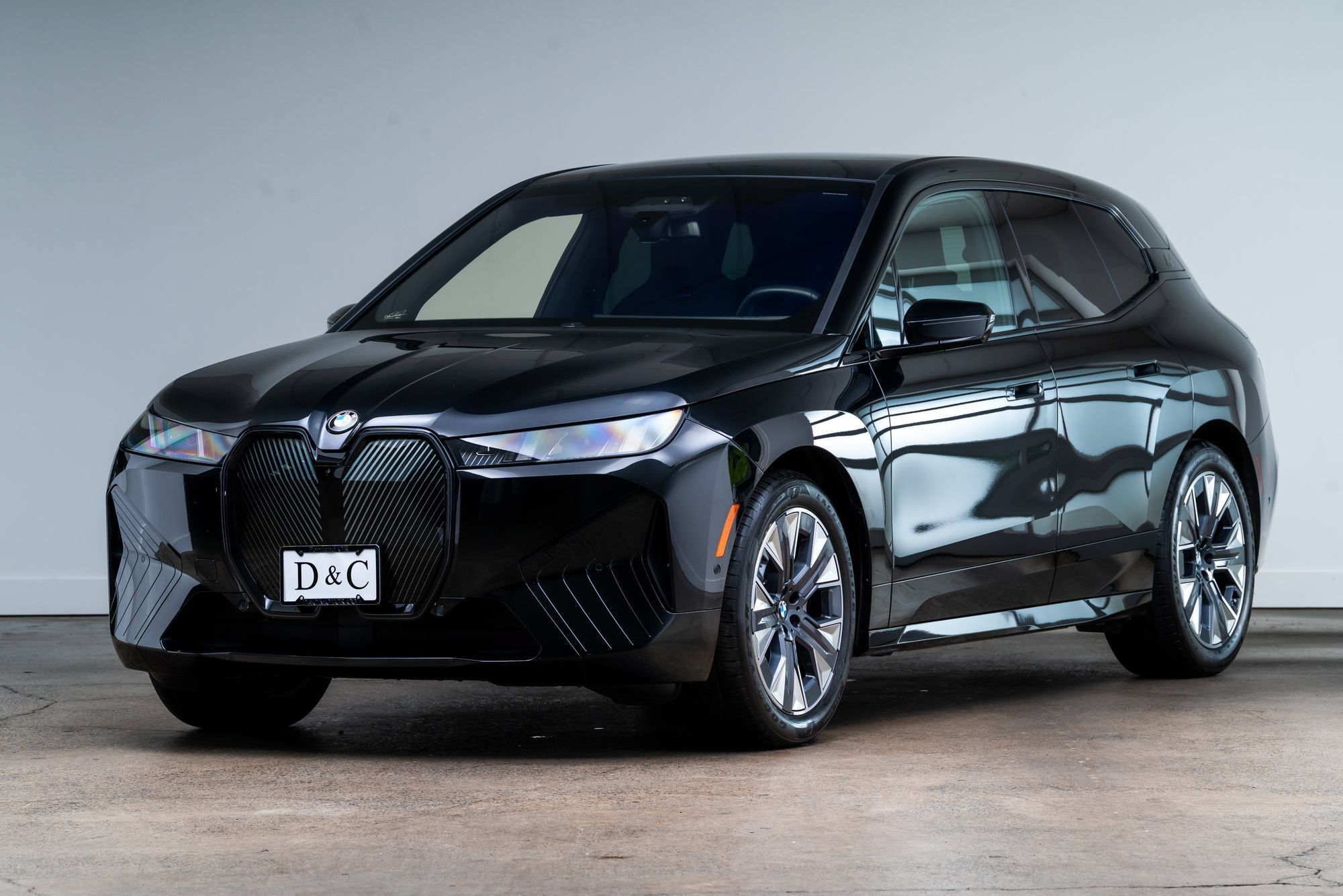 Used 2026 BMW iX xDrive45 w/ Executive Package AWD/4WD image 3