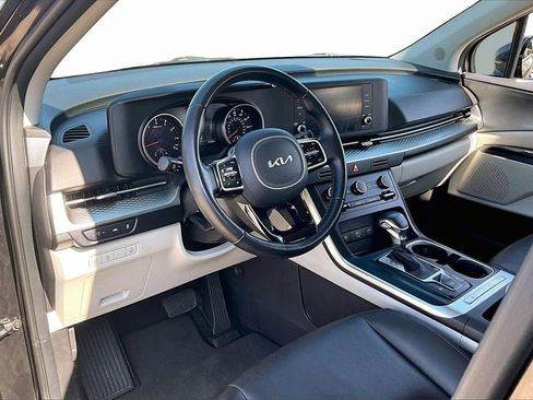 Used 2023 Kia Carnival LX image 13