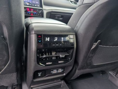 Used 2023 Jeep Grand Cherokee L Laredo image 36