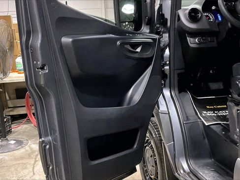 Used 2023 Mercedes-Benz Sprinter 2500 image 16