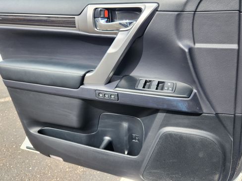 Used 2023 Lexus GX 460 Premium image 12