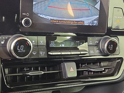 Used 2023 Toyota Highlander XSE AWD/4WD image 19