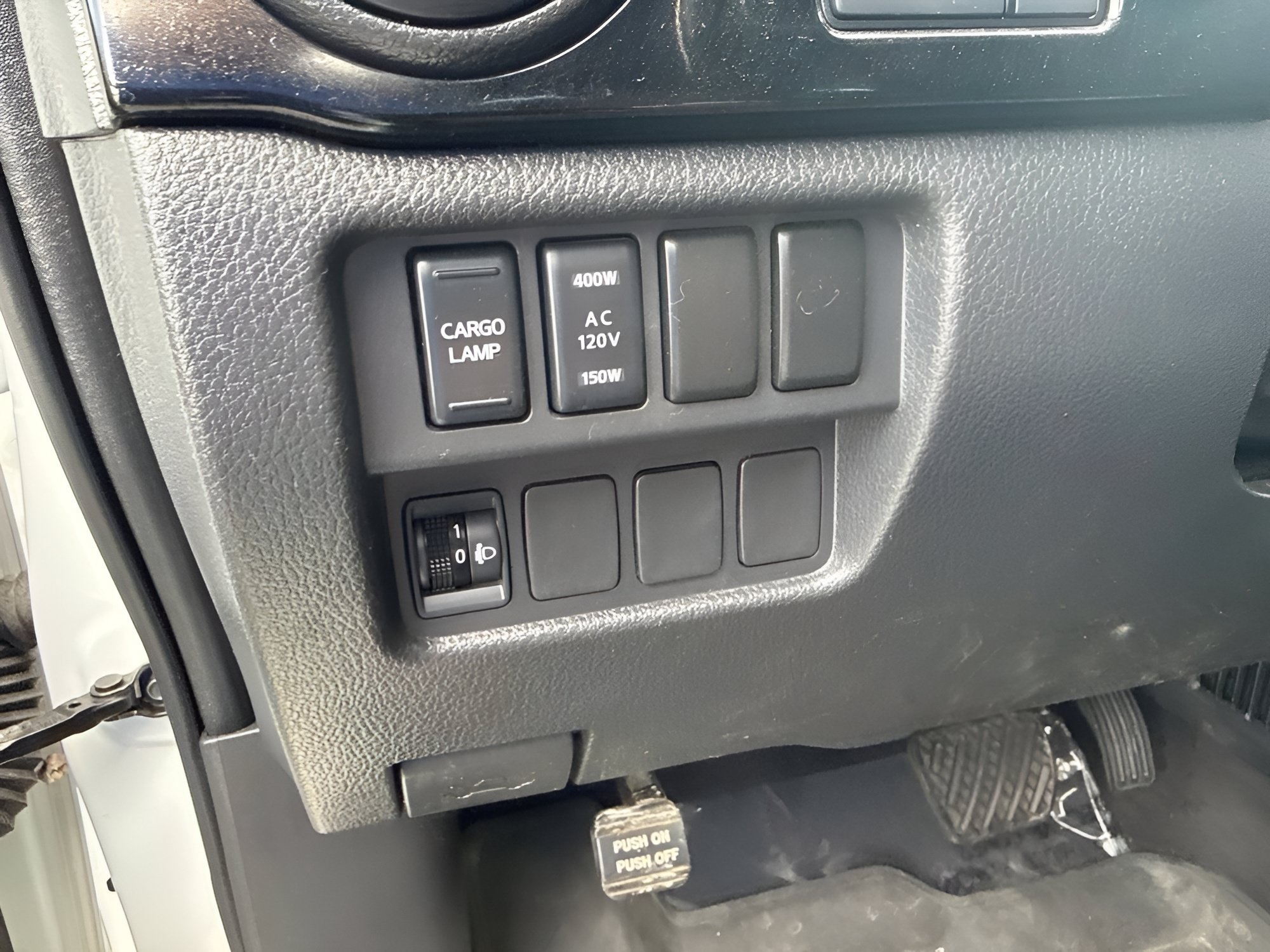 Used 2023 Nissan Titan SV w/ SV Convenience Package AWD/4WD image 25