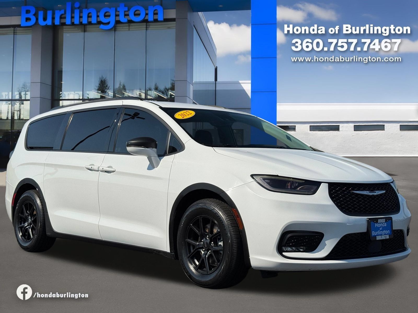 Used 2022 Chrysler Pacifica Touring-L FWD image 8