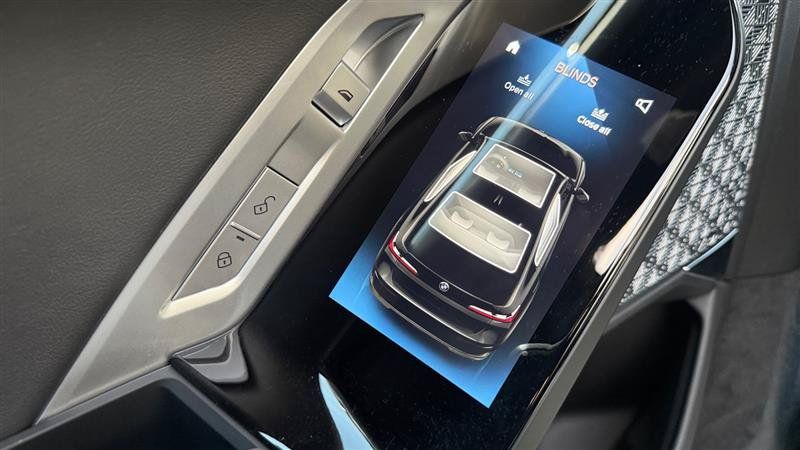 Used 2025 BMW 750e xDrive w/ Executive Package AWD/4WD image 27