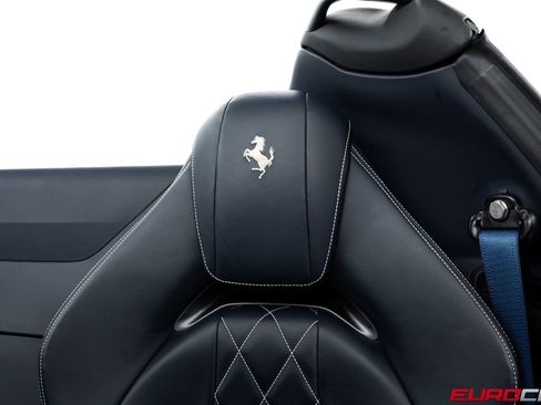 Used 2021 Ferrari 812 GTS RWD image 45