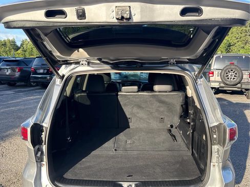 Used 2015 Toyota Highlander XLE AWD/4WD image 12