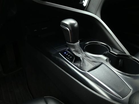 Used 2020 Toyota Camry SE image 15