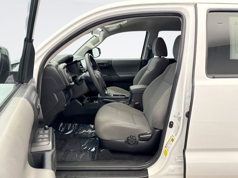 Used 2022 Toyota Tacoma SR image 10