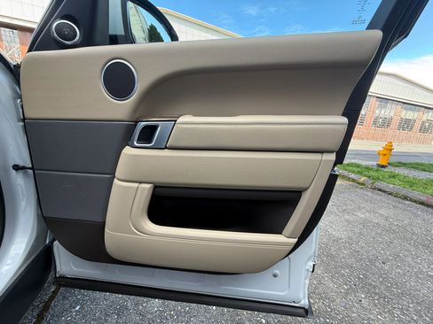 Used 2017 Land Rover Range Rover Sport HSE image 41