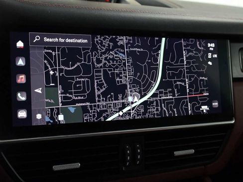 Used 2022 Porsche Cayenne image 33