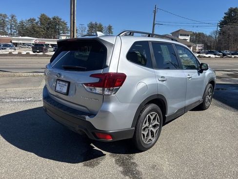 Used 2023 Subaru Forester Premium image 3