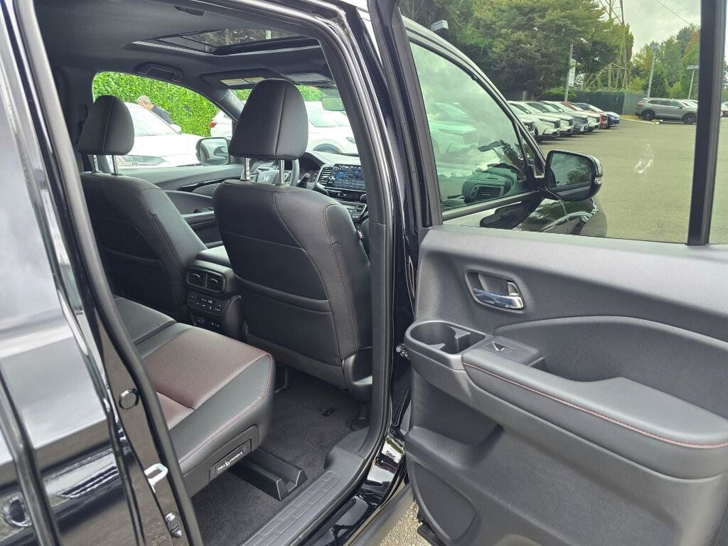 New 2026 Honda Ridgeline Black Edition image 13
