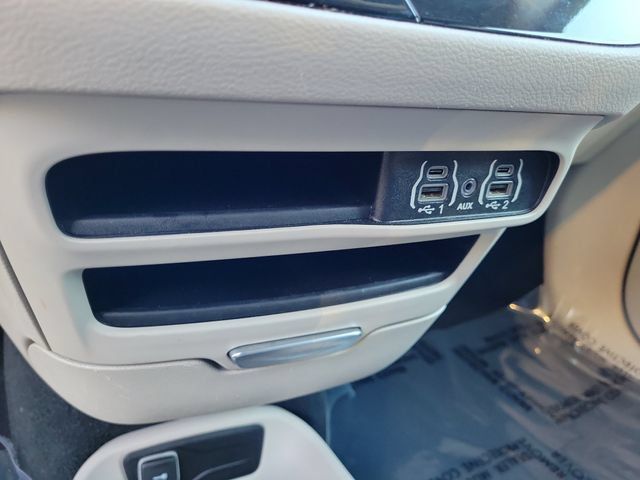 Used 2024 Chrysler Pacifica Touring-L FWD image 31