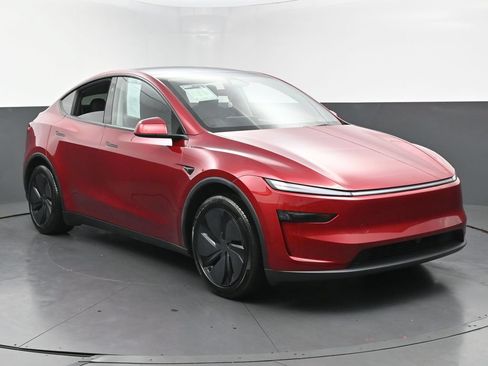 Used 2026 Tesla Model Y Long Range RWD image 2