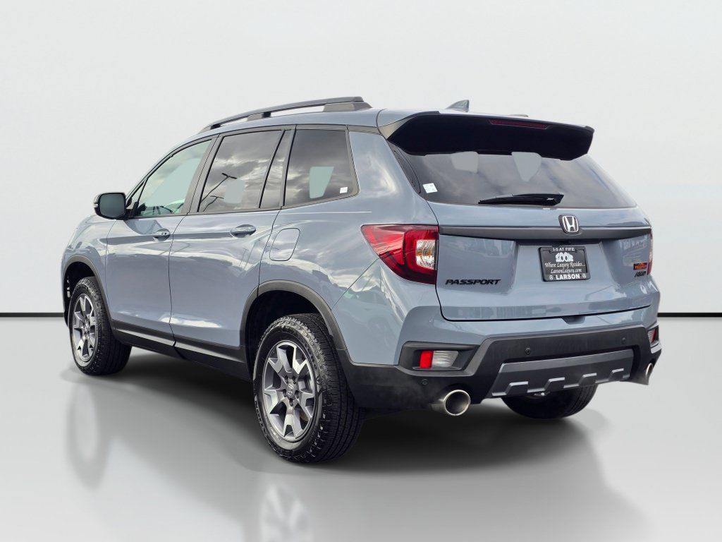 Used 2023 Honda Passport TrailSport image 3