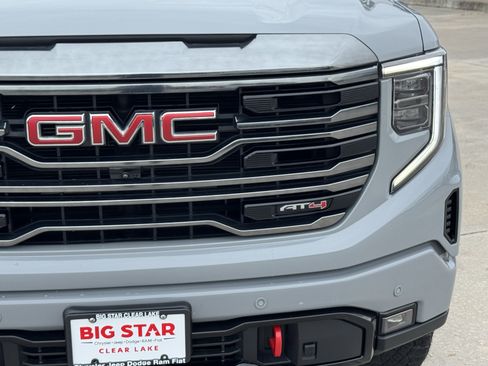 Used 2024 GMC Sierra 1500 AT4 w/ Technology Package AWD/4WD image 5