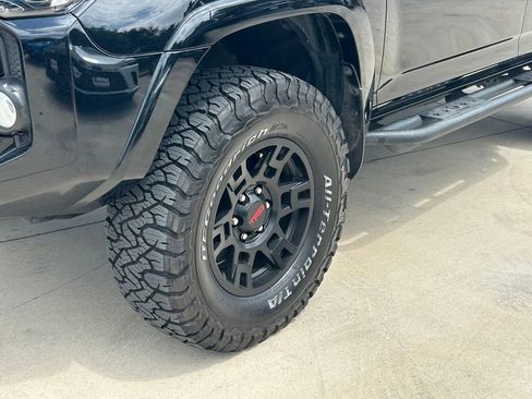 Used 2019 Toyota 4Runner TRD Off-Road Premium AWD/4WD image 9