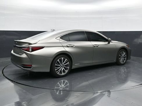 Used 2021 Lexus ES 300h w/ Premium Package FWD image 2