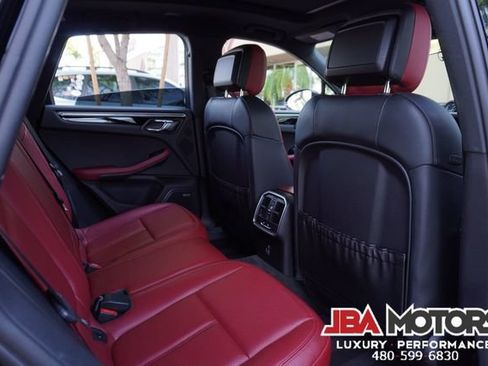 Used 2024 Porsche Macan AWD/4WD image 8
