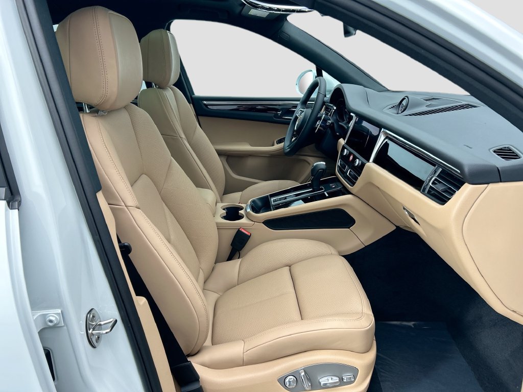 Used 2026 Porsche Macan AWD/4WD image 22