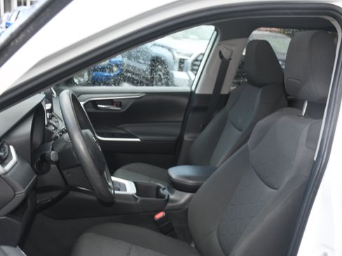 Used 2024 Toyota RAV4 XLE w/ Convenience Package FWD image 12