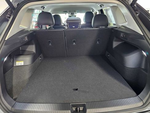 New 2025 Volkswagen Tiguan SE image 17