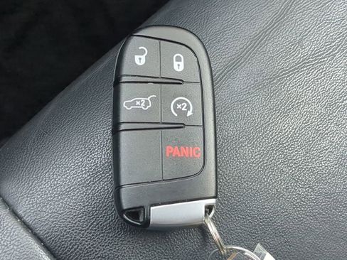 Used 2017 Jeep Grand Cherokee Limited image 39